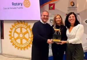 Entregaron el “Venadito de Oro 2026” a Patricia y Leandro Iraola