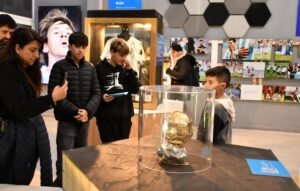 “Instantáneas de Gloria”: La muestra de Leo Messi que es furor en Venado Tuerto