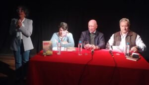“Los jóvenes conocen los logros, pero no cómo se consiguieron”, afirmó Bonfatti al presentar su libro en Venado Tuerto
