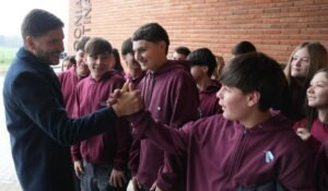 Pullaro reivindicó el trabajo colectivo como camino para construir futuro al inaugurar una escuela en Hughes