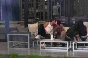 La venadense Juliana Díaz a los besos en la casa de Gran Hermano