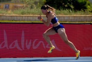 La atleta de Murphy, Guille Cossio, no se detiene: otra actuación destacada en España que la consolida entre las mejores velocistas del país