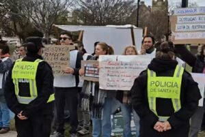 Docentes se manifestaron en Venado Tuerto durante la visita de Pullaro