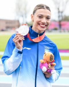 Guille Cossio, la atleta de Murphy que estudia, trabaja y gana medalla: “En Argentina no hay ayuda”