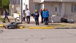 Fuerte accidente entre dos motos en calles de Venado Tuerto