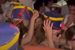 Su apellido es Cabral y sus amigas decidieron sorprenderla con la Marcha San Lorenzo en su boda