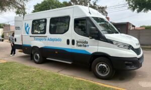 El Gobierno de Venado Tuerto incorporó un nuevo minibus adaptado para el traslado de personas con discapacidad